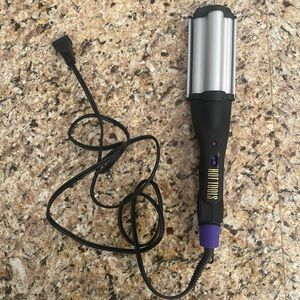 Hot Tools Pro Signature Titanium Ceramic Deep Waver. USED ONCE. LIKE NEW